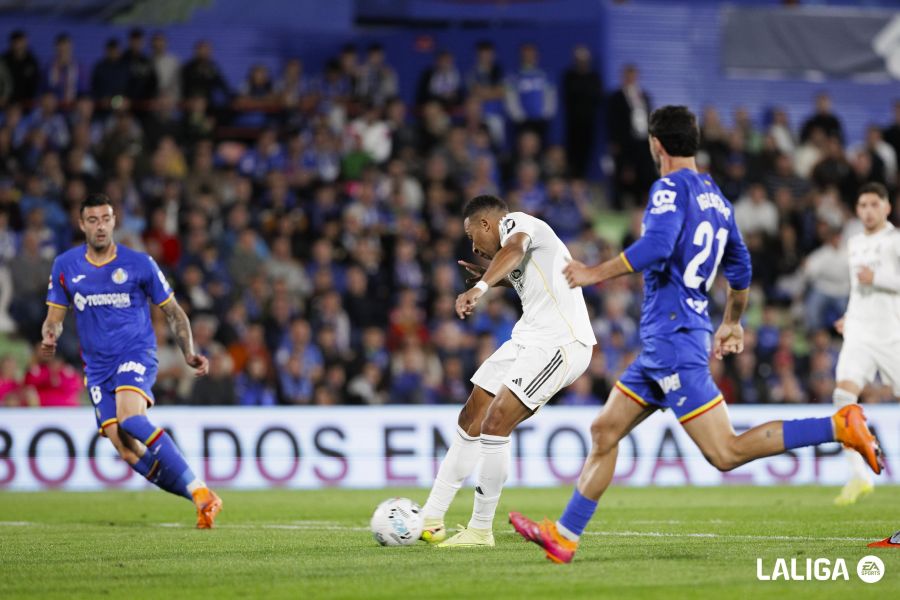 El Real Madrid llega como lider al Clásico