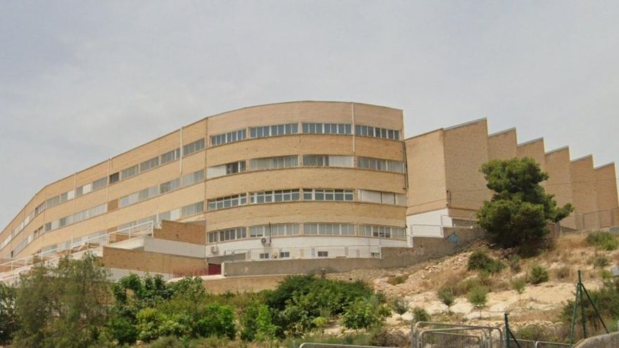 Una familia de Alicante denuncia un calvario de acoso escolar y ciberacoso a su hijo de 12 años ante la presunta inacción institucional