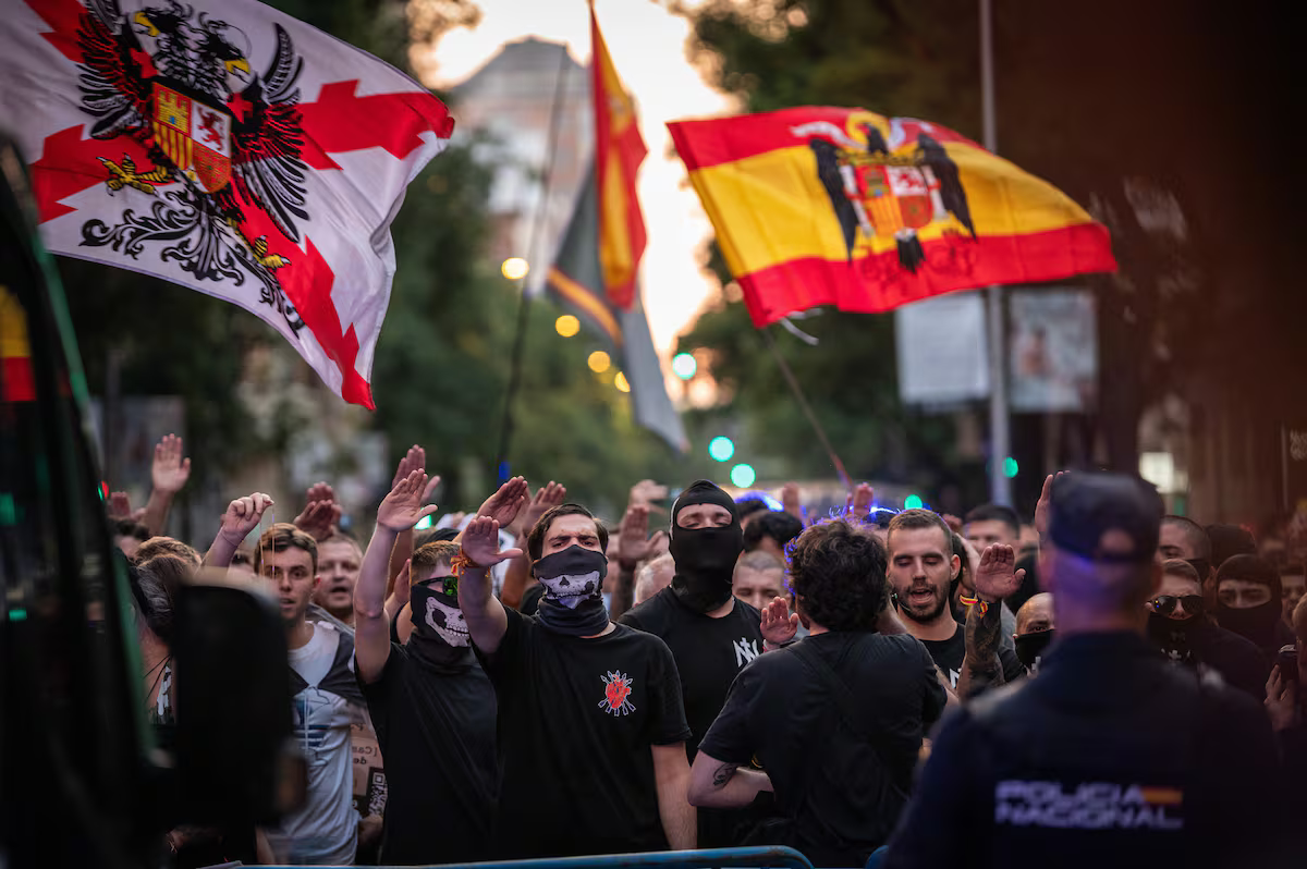 El Gobierno estudia sanciones tras los cánticos racistas en la marcha falangista del 20-N en Madrid