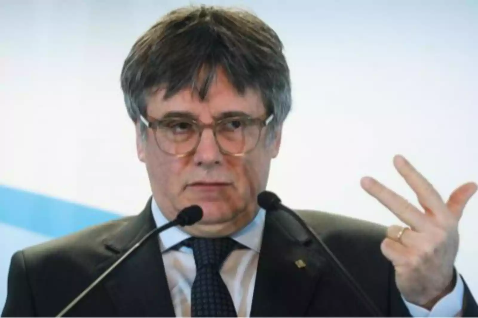 Puigdemont intenta frenar su orden de detención con un recurso ante el Constitucional