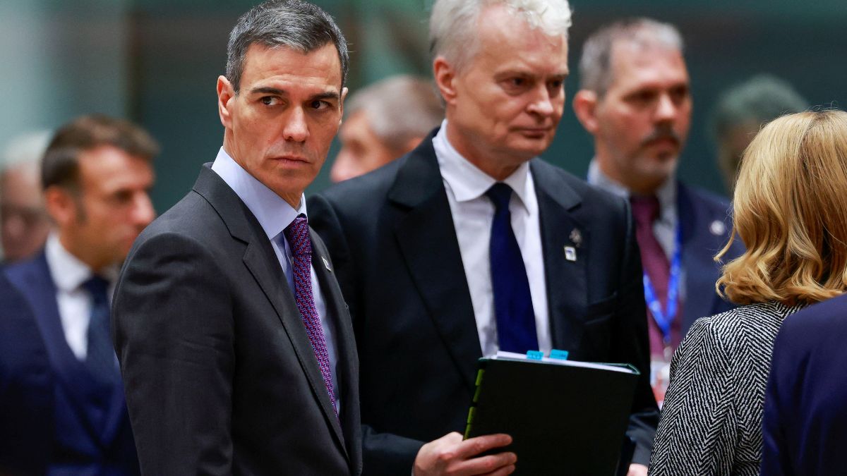 El PSOE se desmorona como referente nacional: los sondeos hunden a los socialistas hasta los 103 escaños