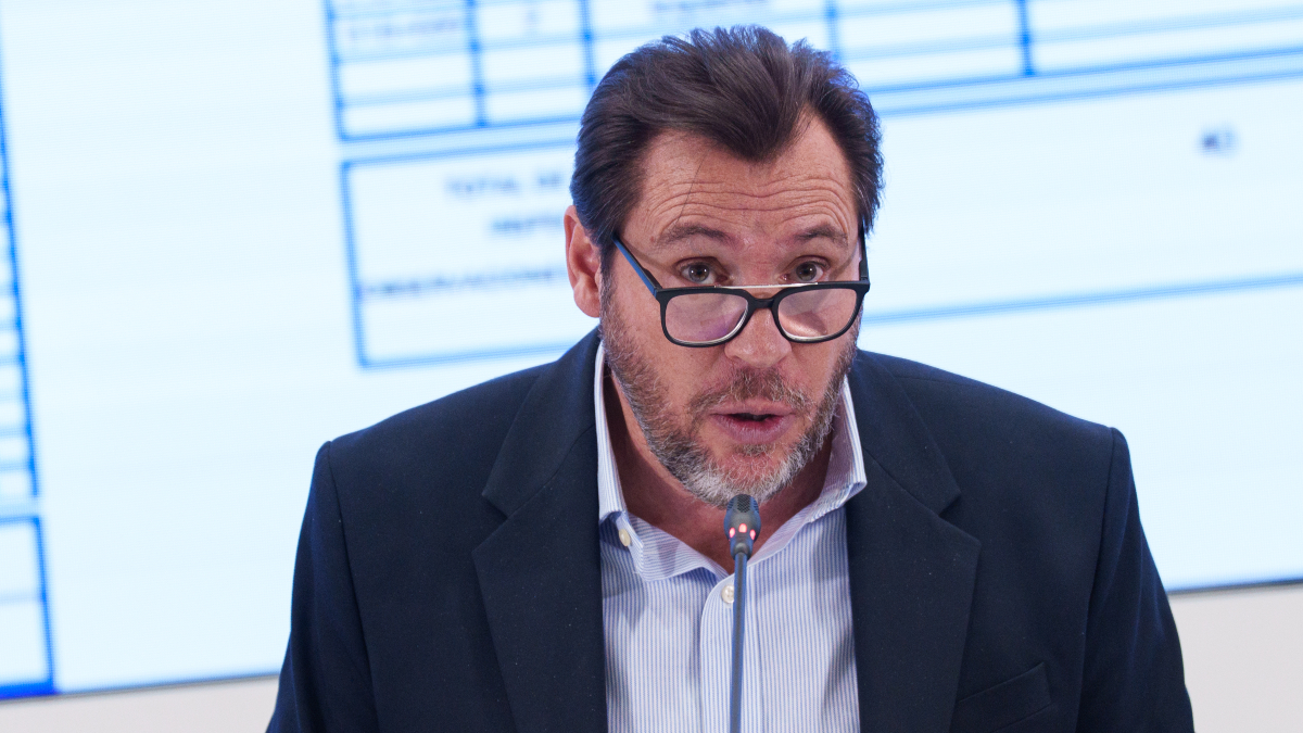 Óscar Puente niega que el uso de carriles antiguos en la línea Madrid-Sevilla fuera la causa del trágico accidente de Adamuz