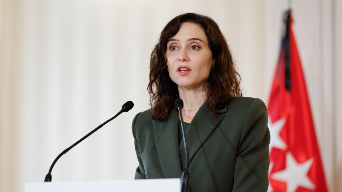 Ayuso impulsa un funeral en La Almudena por las víctimas del accidente ferroviario y carga contra la gestión de Transportes