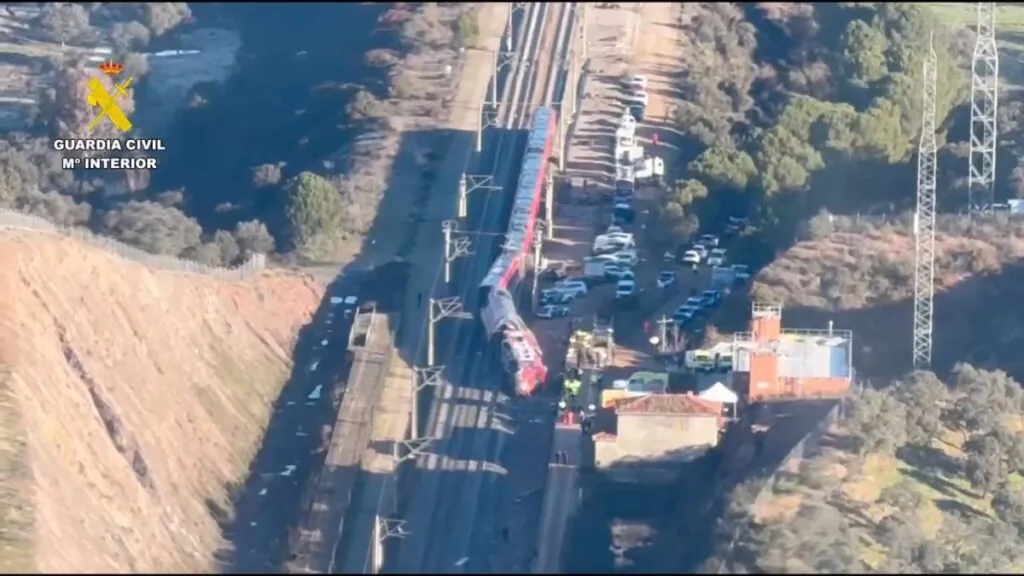 El Gobierno defiende el protocolo tras la visita separada de Sánchez y los Reyes a la zona del accidente de Adamuz